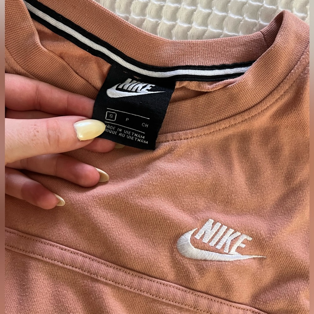 Nike Cropped Long Sleeve Shirt - Peach, Small